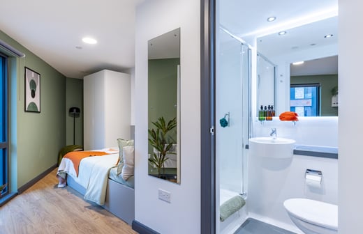 Gold En Suite